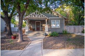 Chic Downtown Farmhouse with Garden and BBQ Grill